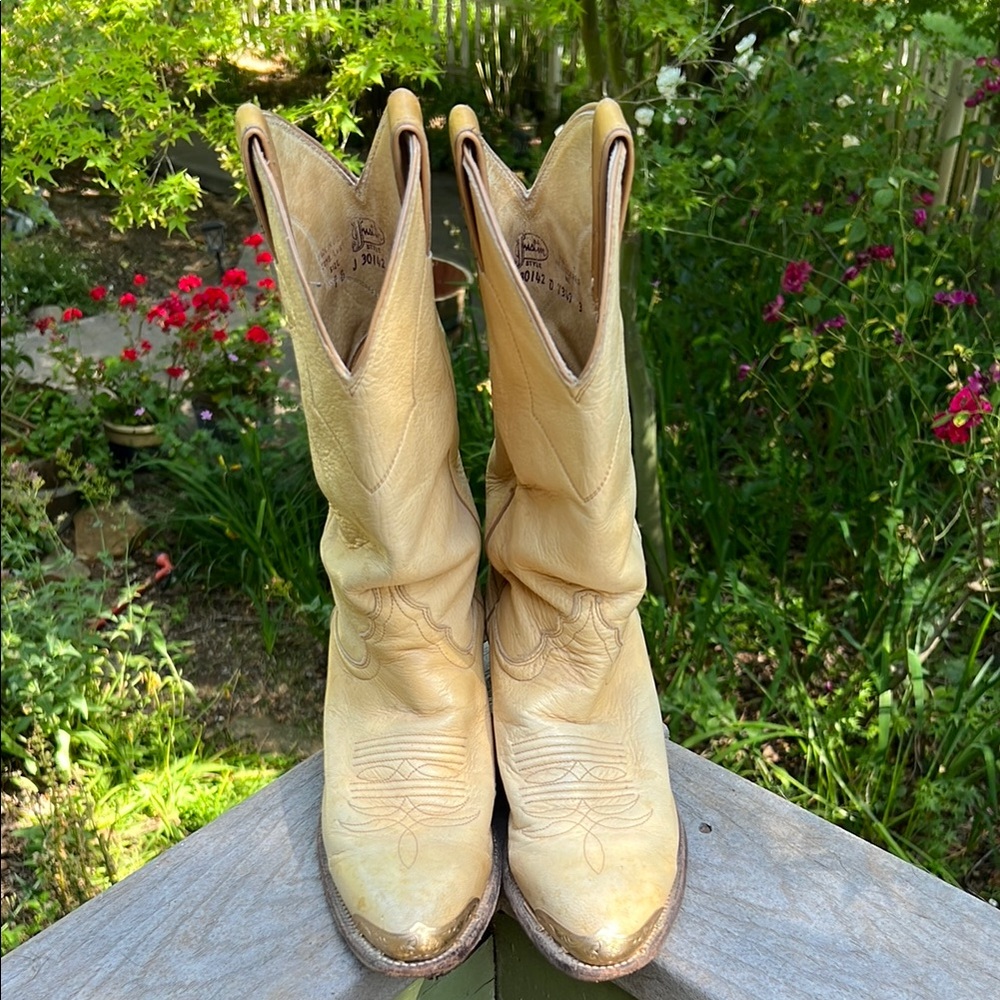 Justin Boots Cream Heeled Boots